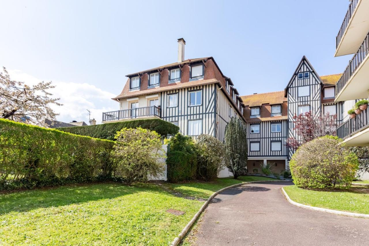 Le Carrousel - Appartement Avec Studio Attenant Deauville Exterior photo